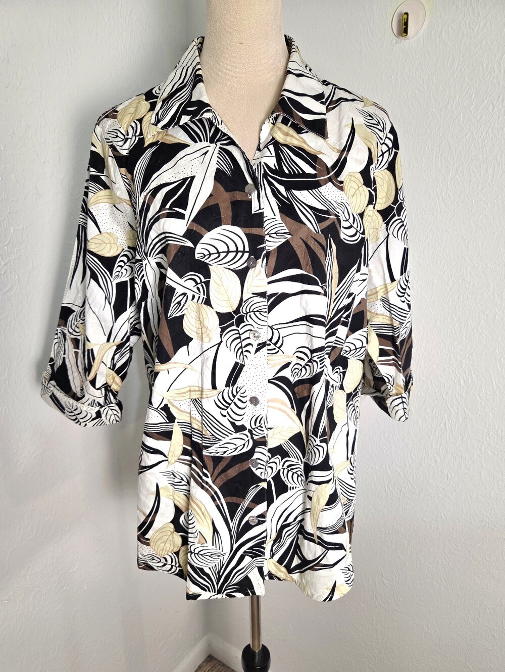 Alia Black, Brown, Tan, White Tropical Leaf Print Buttondown Shirt, Size XL